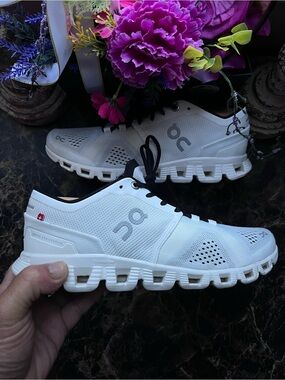 On CloudX
Comfort/Athletic
Medical Field Shoes
Size 8.5 for Women
White-Black